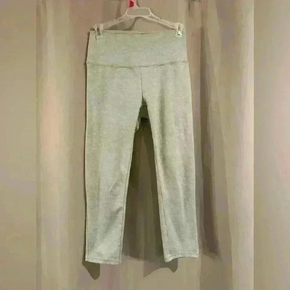 Women’s Light Green Zobha Yoga Capris